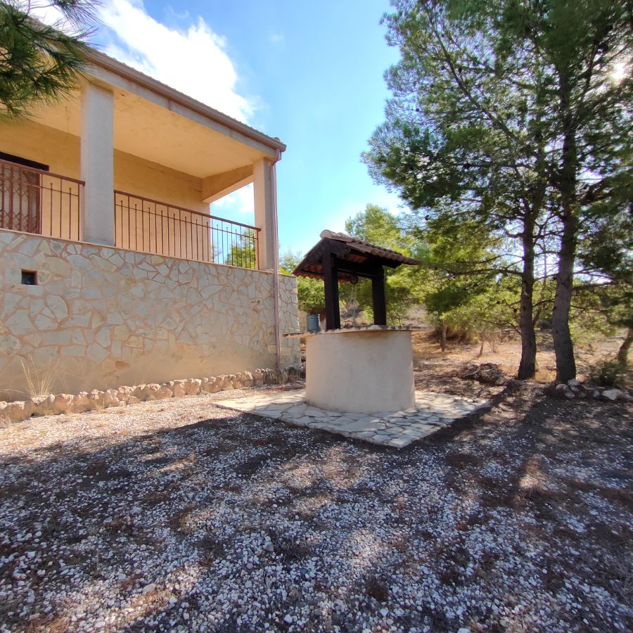 For sale of chalet in Petrer