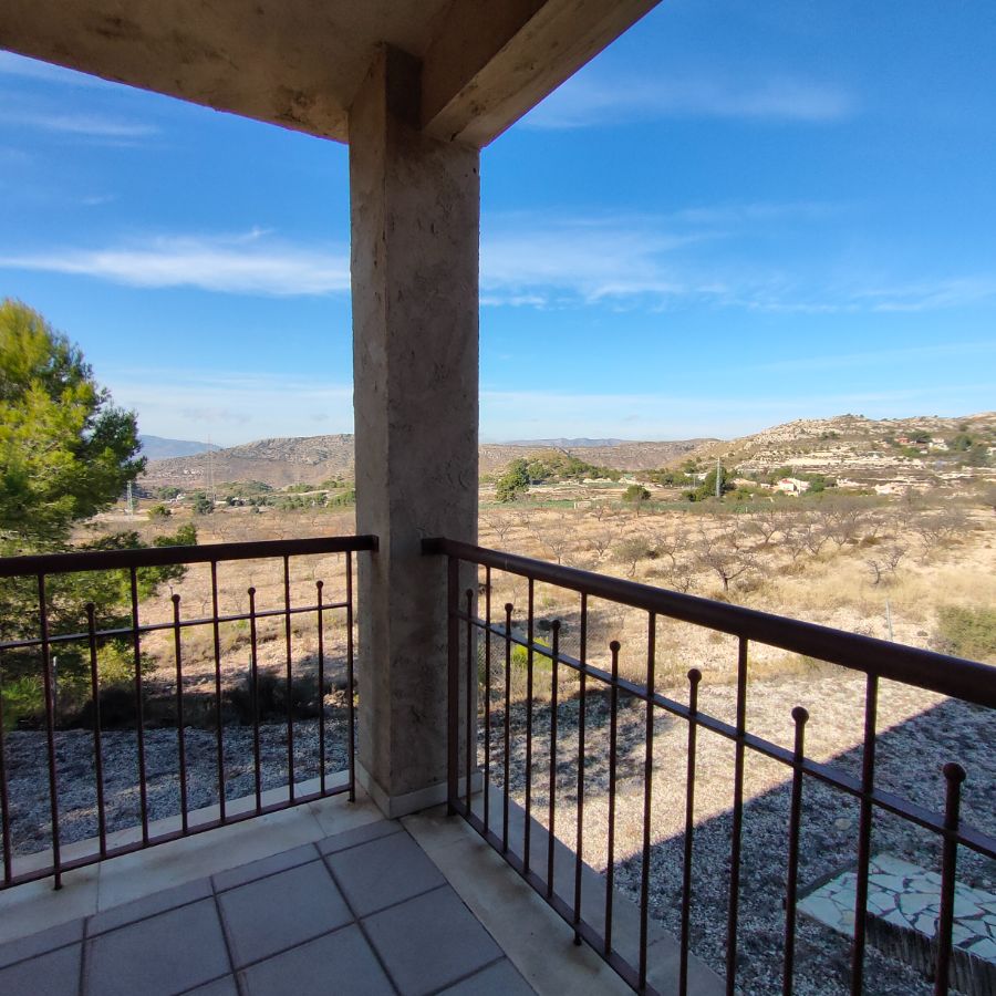 For sale of chalet in Petrer