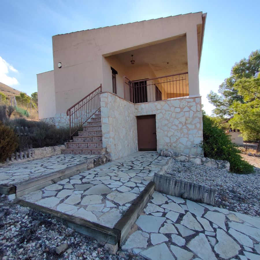 For sale of chalet in Petrer