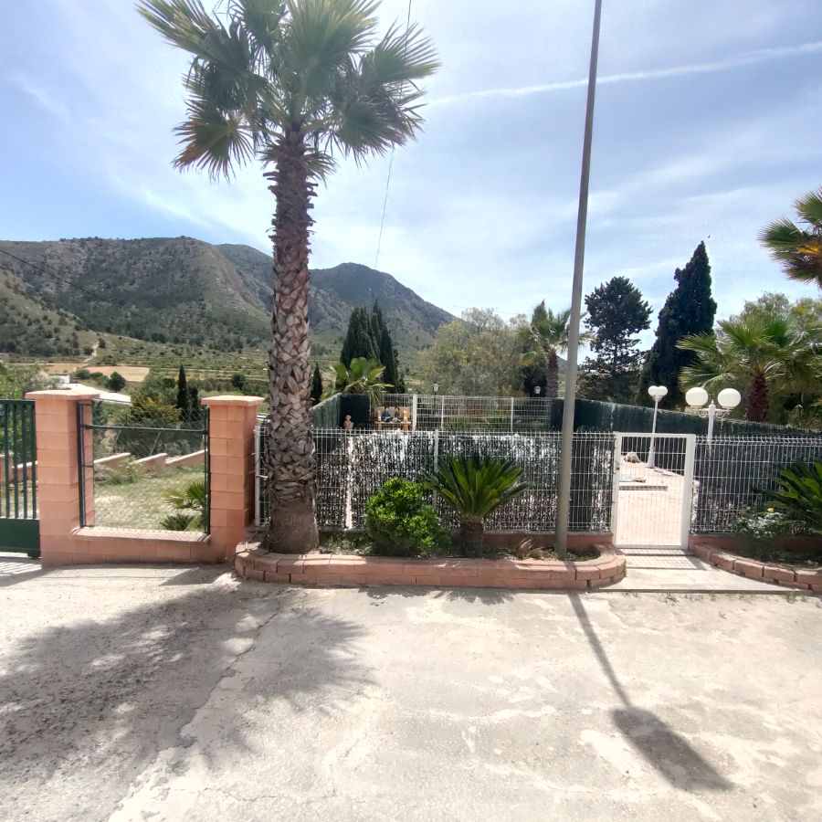 For sale of chalet in Algueña