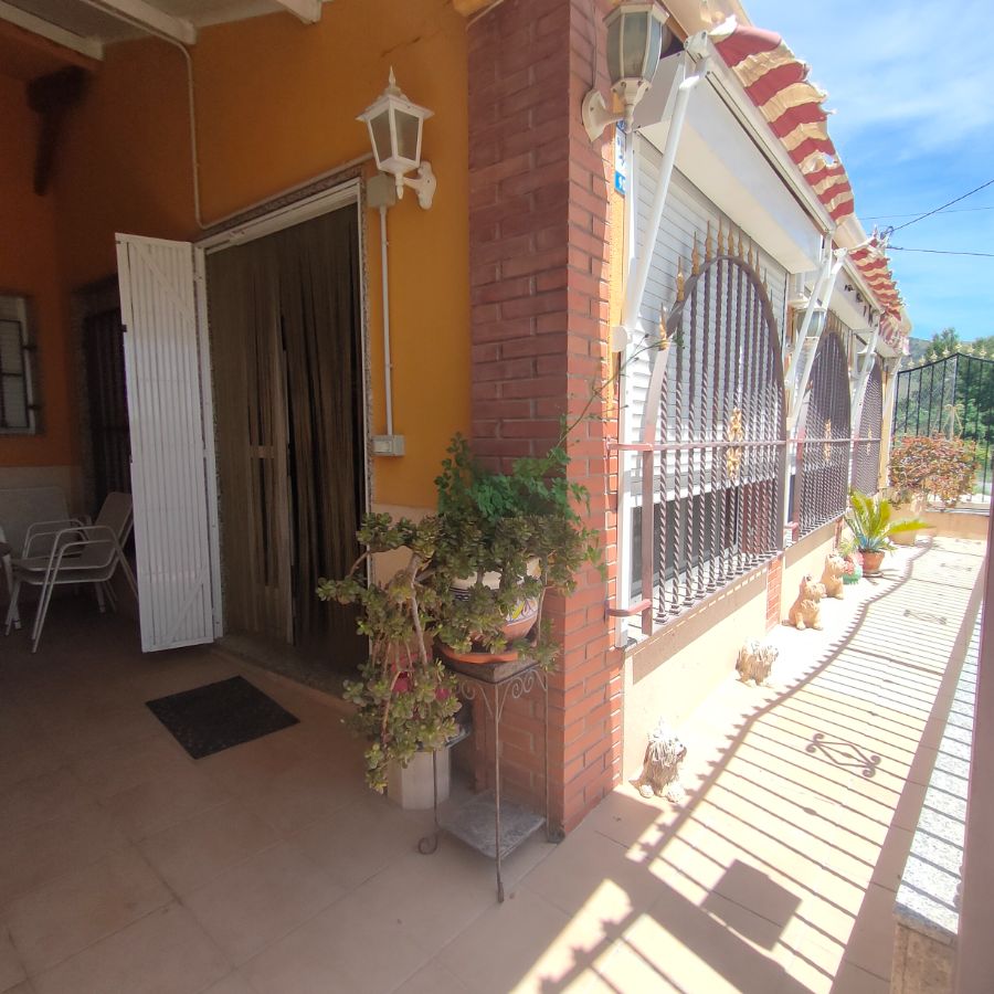 For sale of chalet in Algueña
