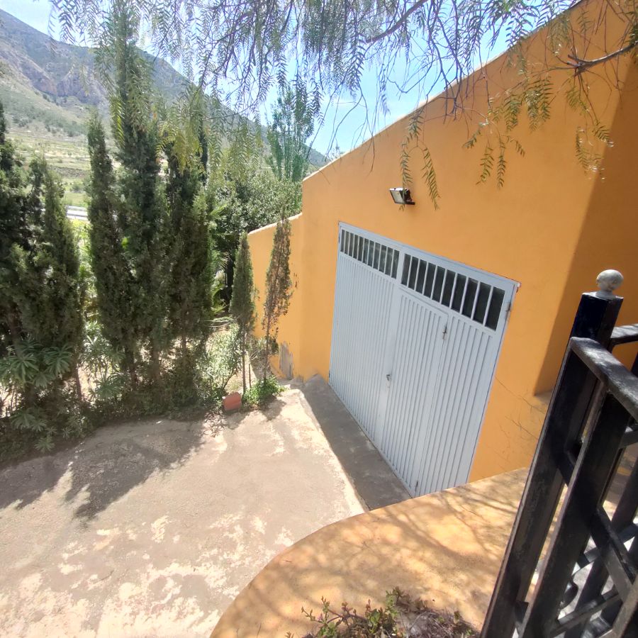 For sale of chalet in Algueña