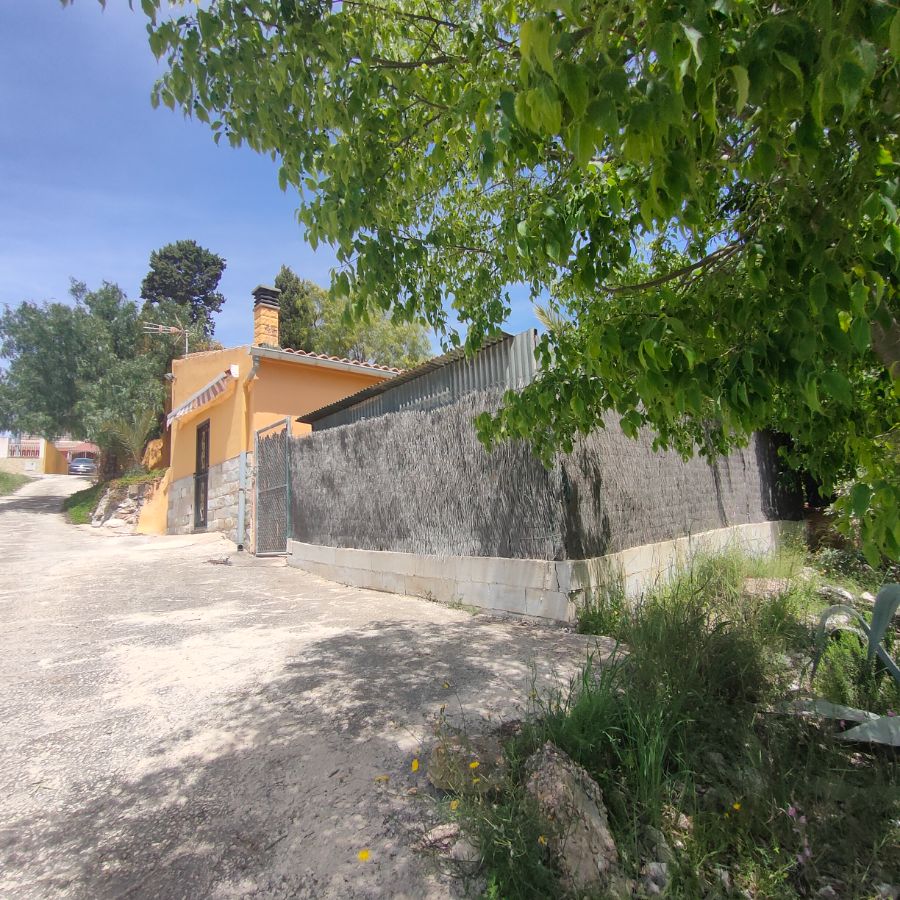 For sale of chalet in Algueña