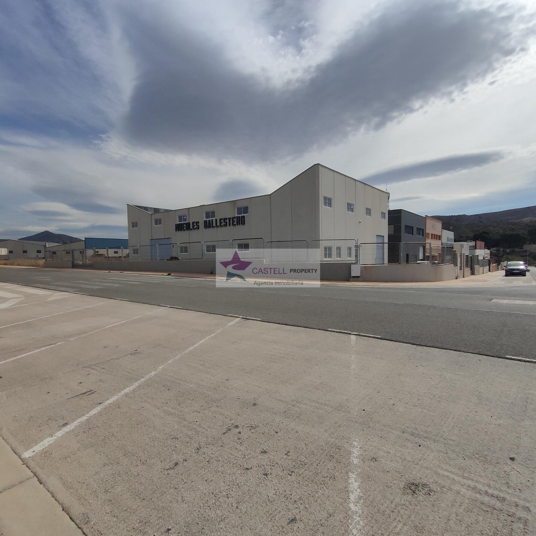 For sale of industrial plant/warehouse in Elda