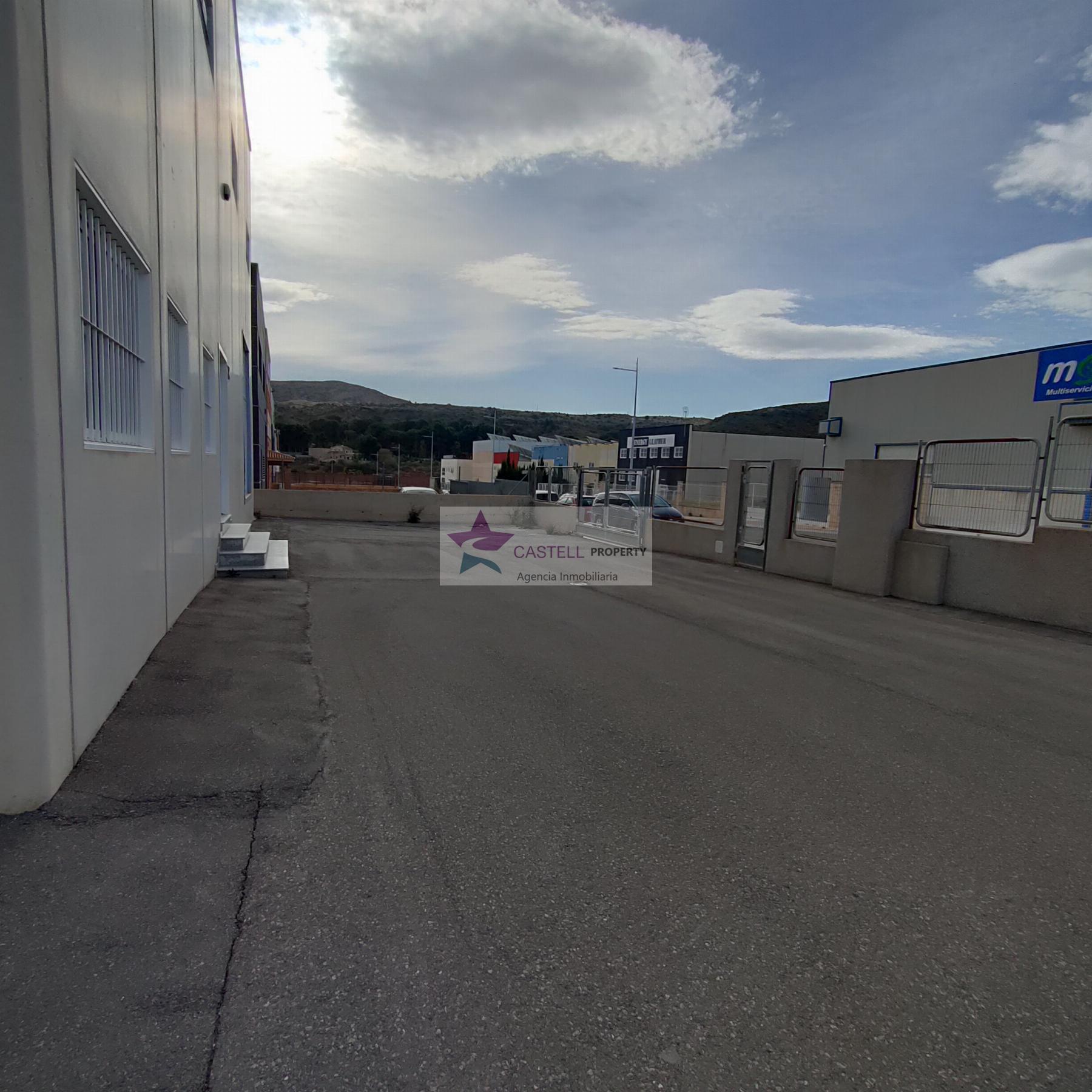 For sale of industrial plant/warehouse in Elda