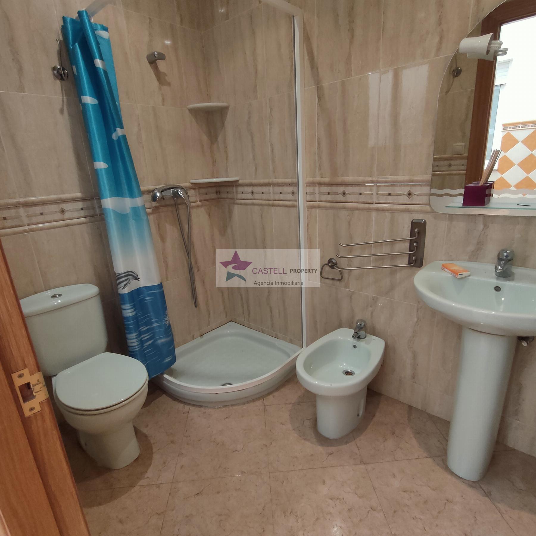 For sale of house in Algueña