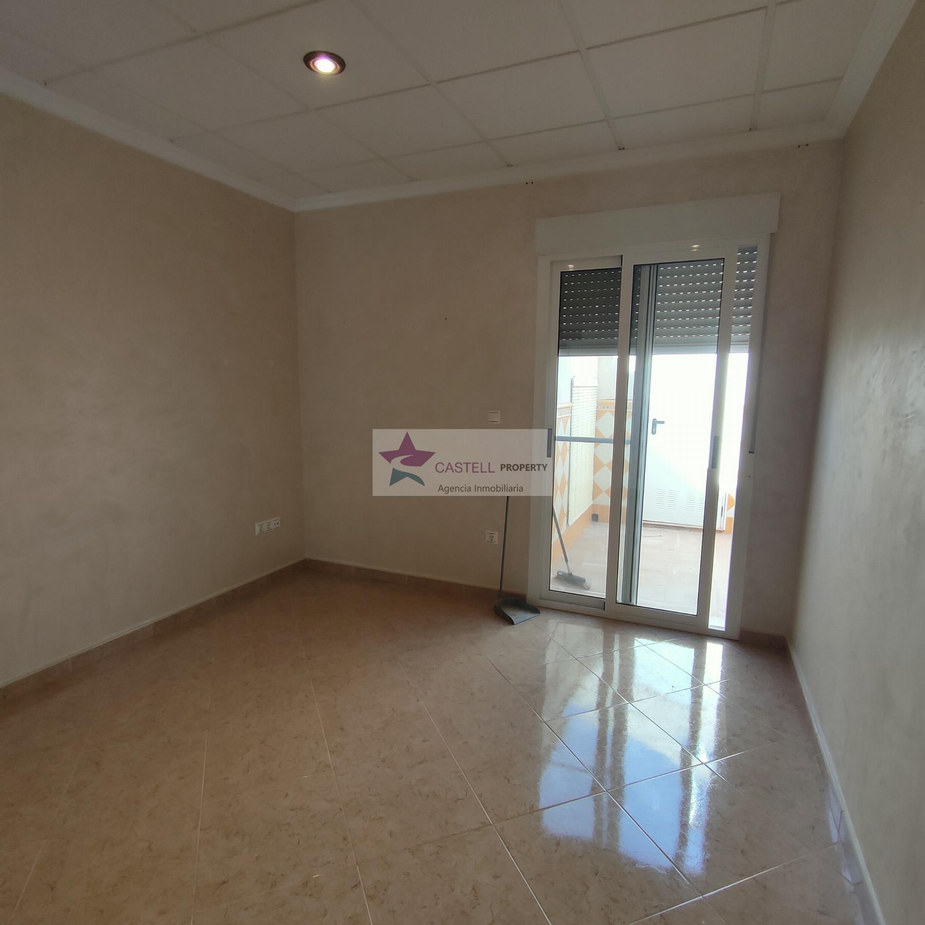 For sale of house in Algueña