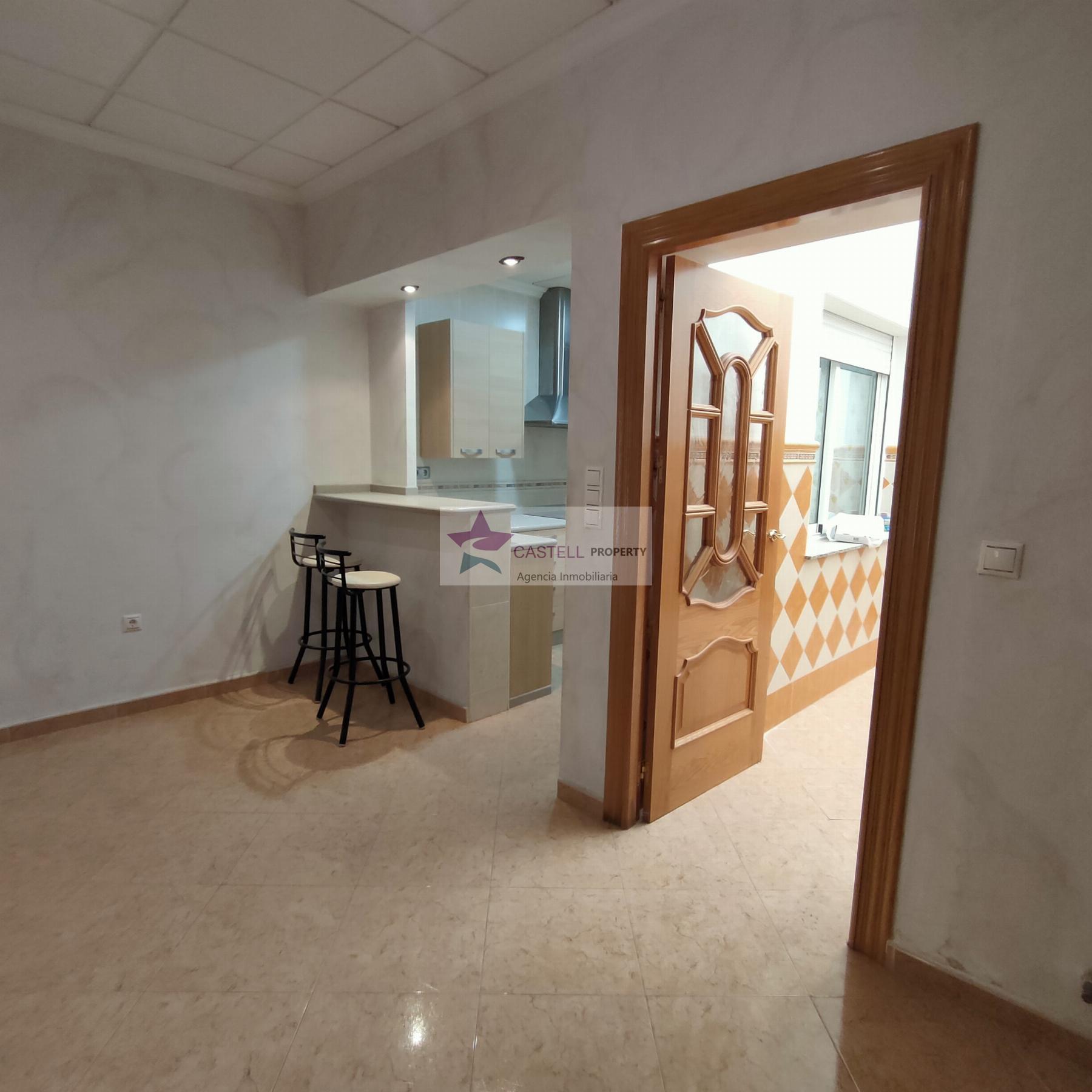 For sale of house in Algueña