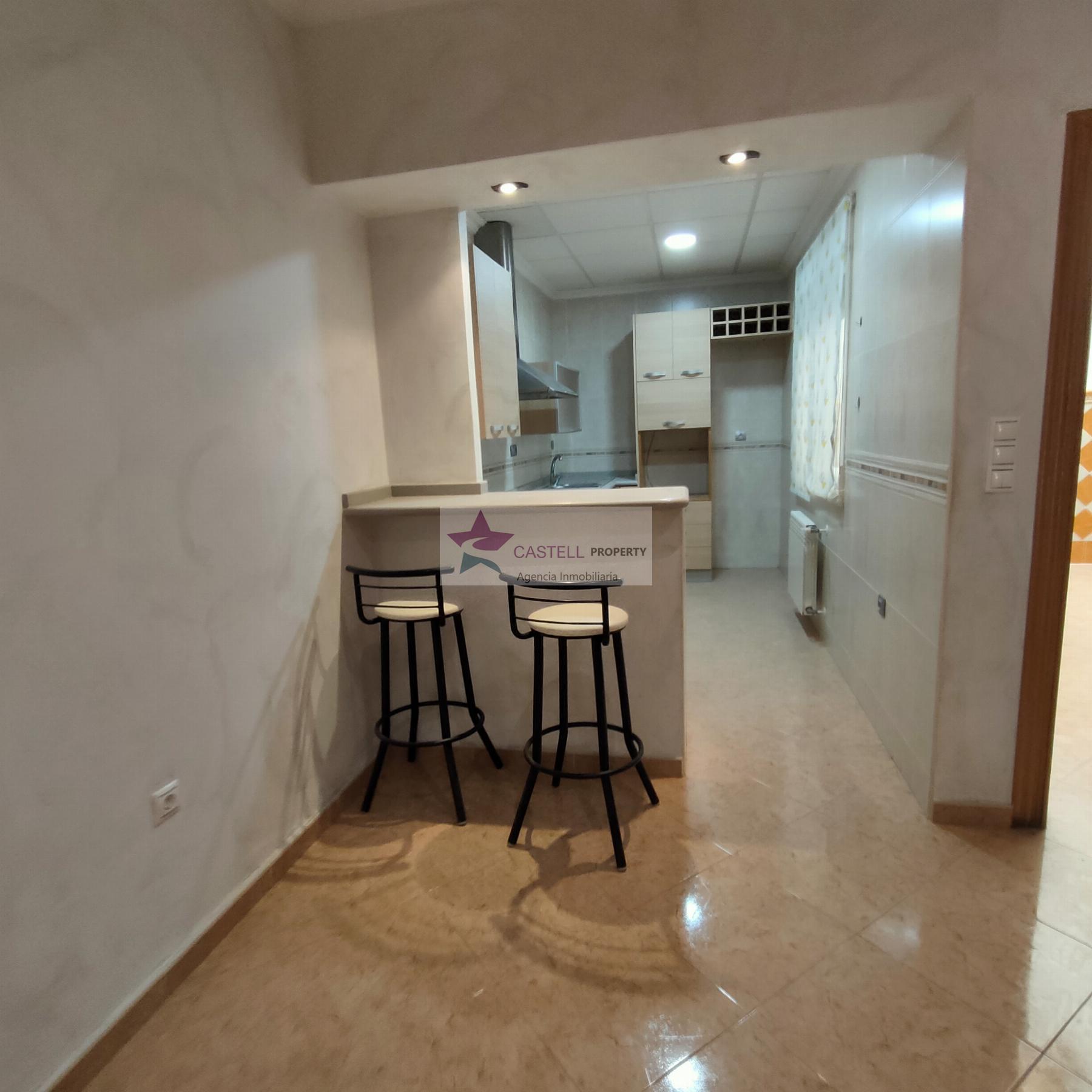 For sale of house in Algueña