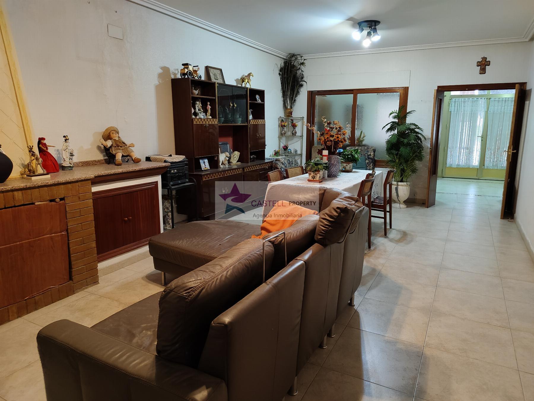 For sale of house in Novelda