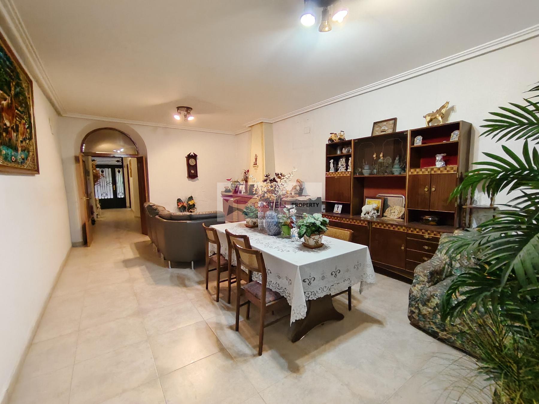 For sale of house in Novelda