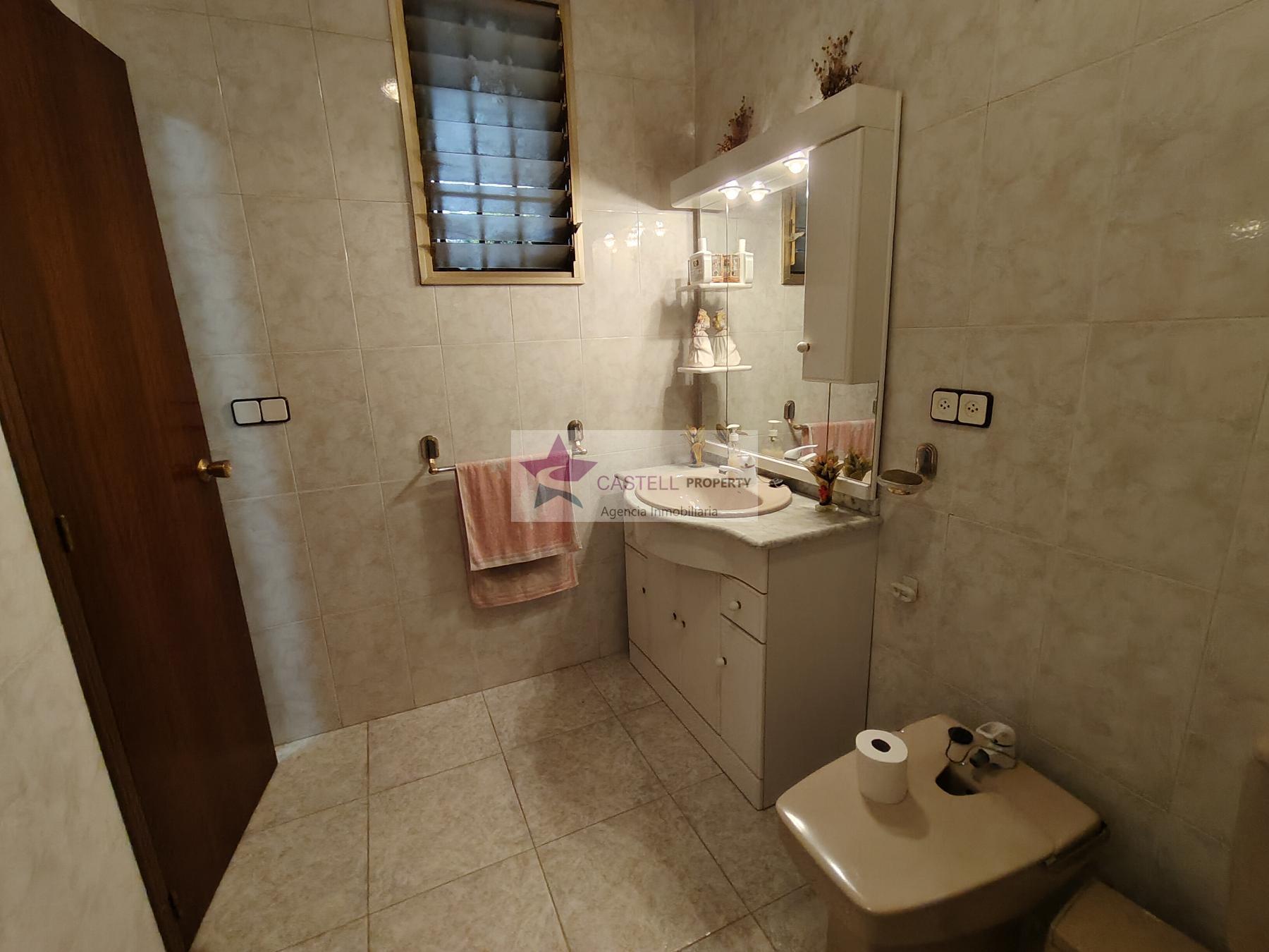For sale of house in Novelda