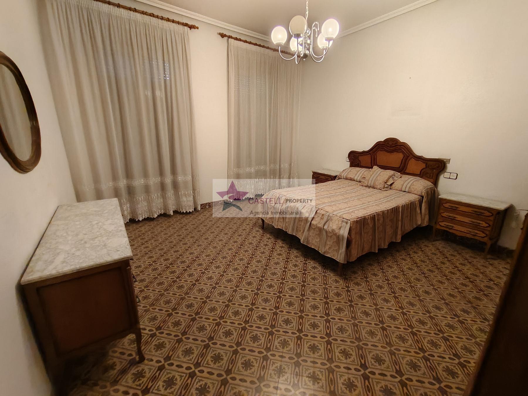For sale of house in Novelda