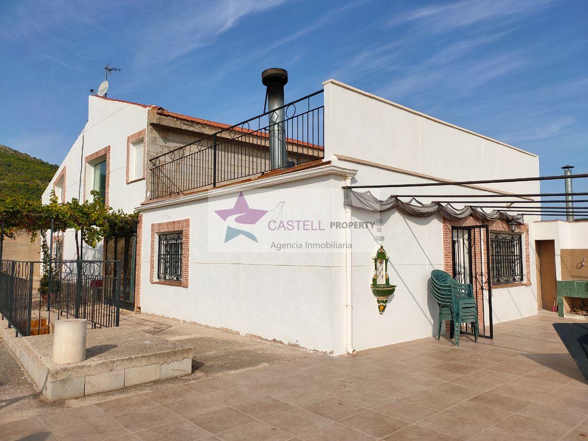 For sale of chalet in Castalla