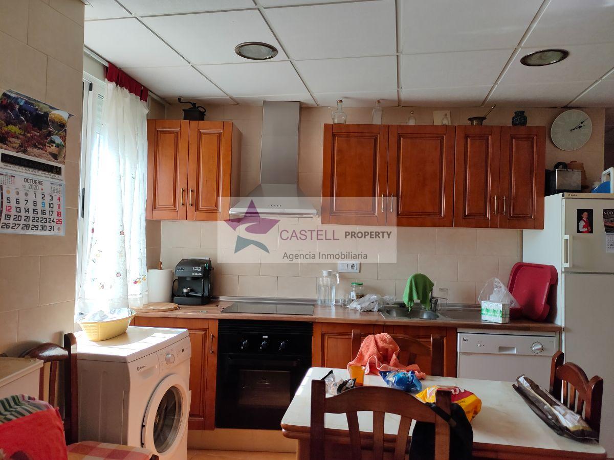For sale of house in Algueña