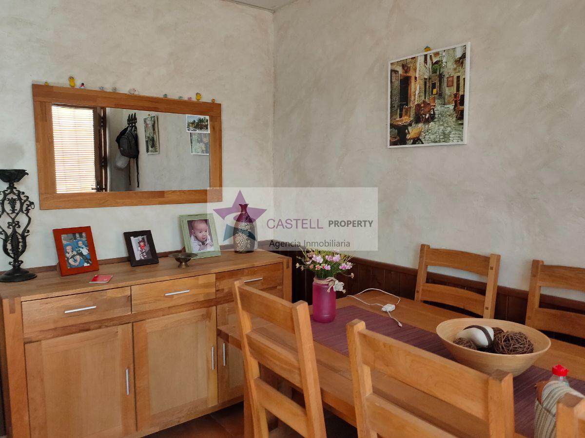 For sale of house in Algueña