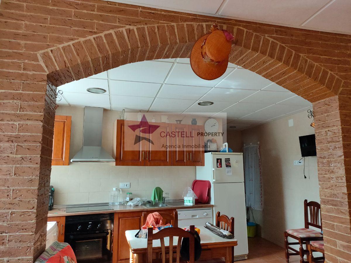 For sale of house in Algueña