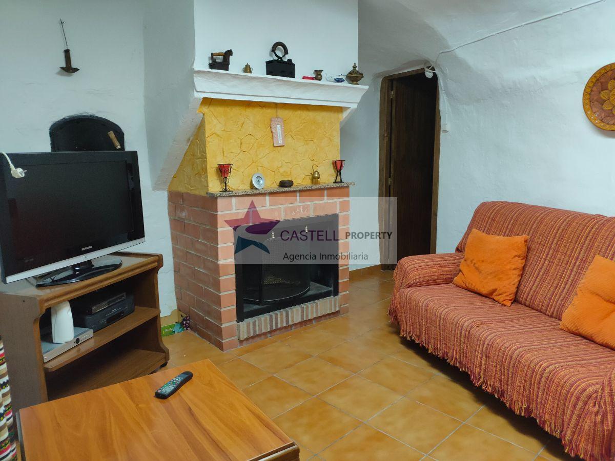For sale of house in Algueña