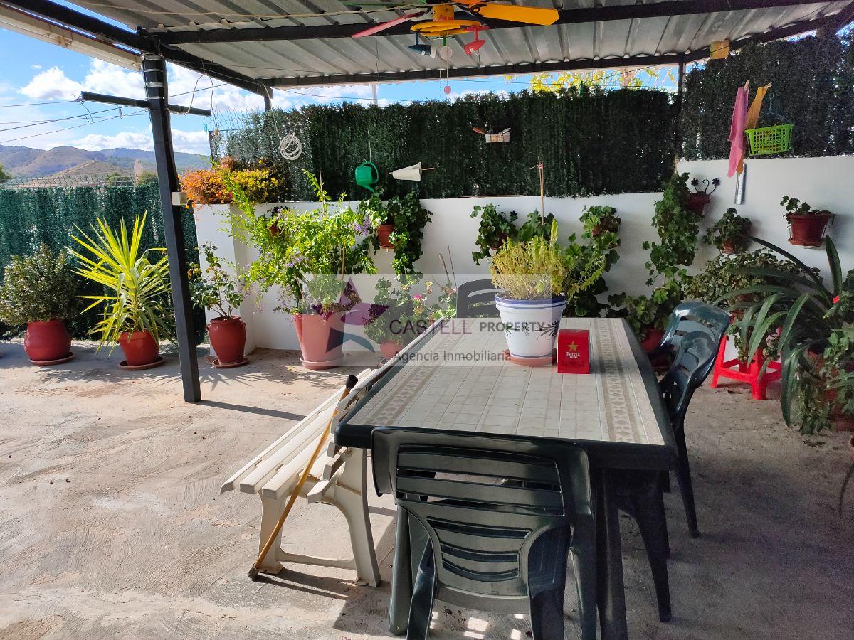 For sale of house in Algueña