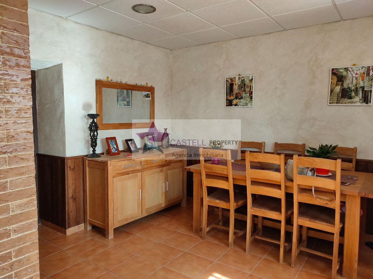 For sale of house in Algueña