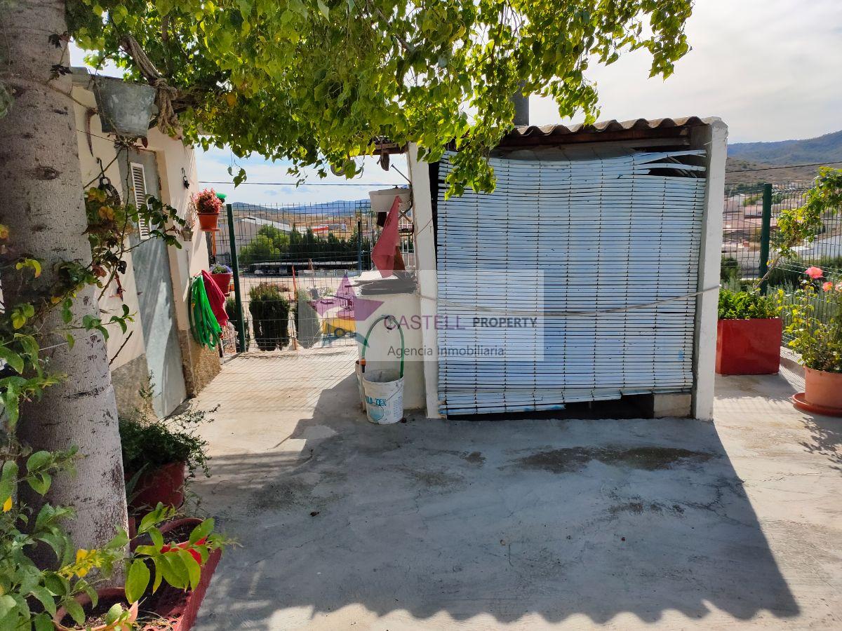 For sale of house in Algueña
