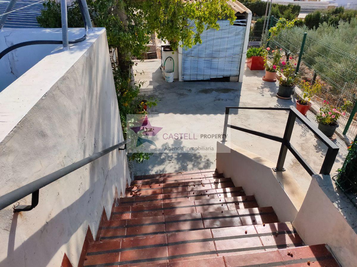 For sale of house in Algueña