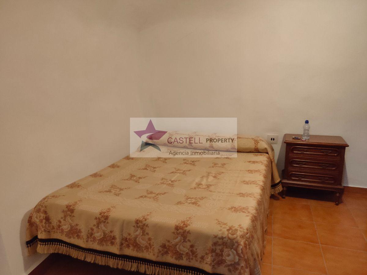 For sale of house in Algueña
