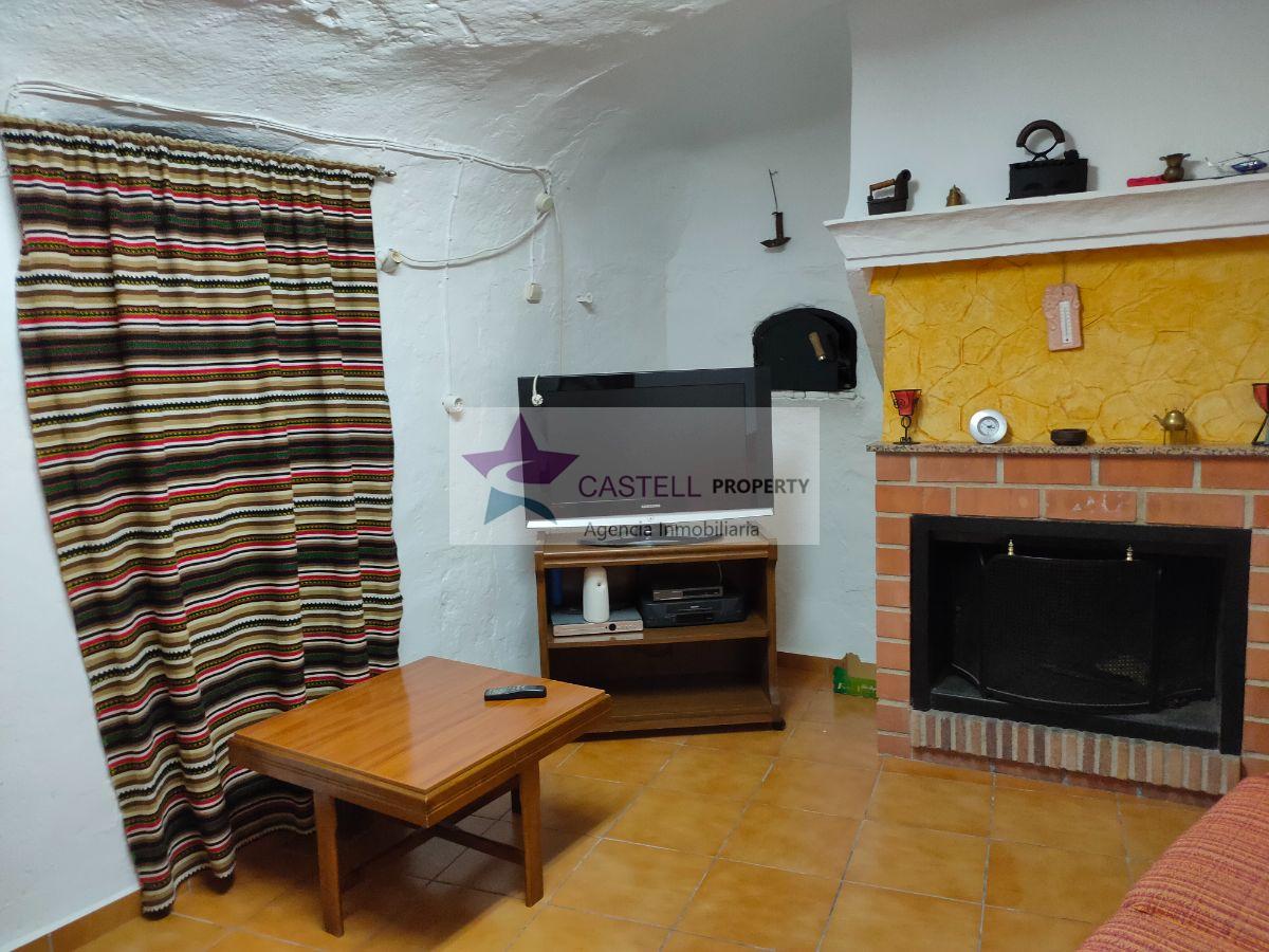 For sale of house in Algueña