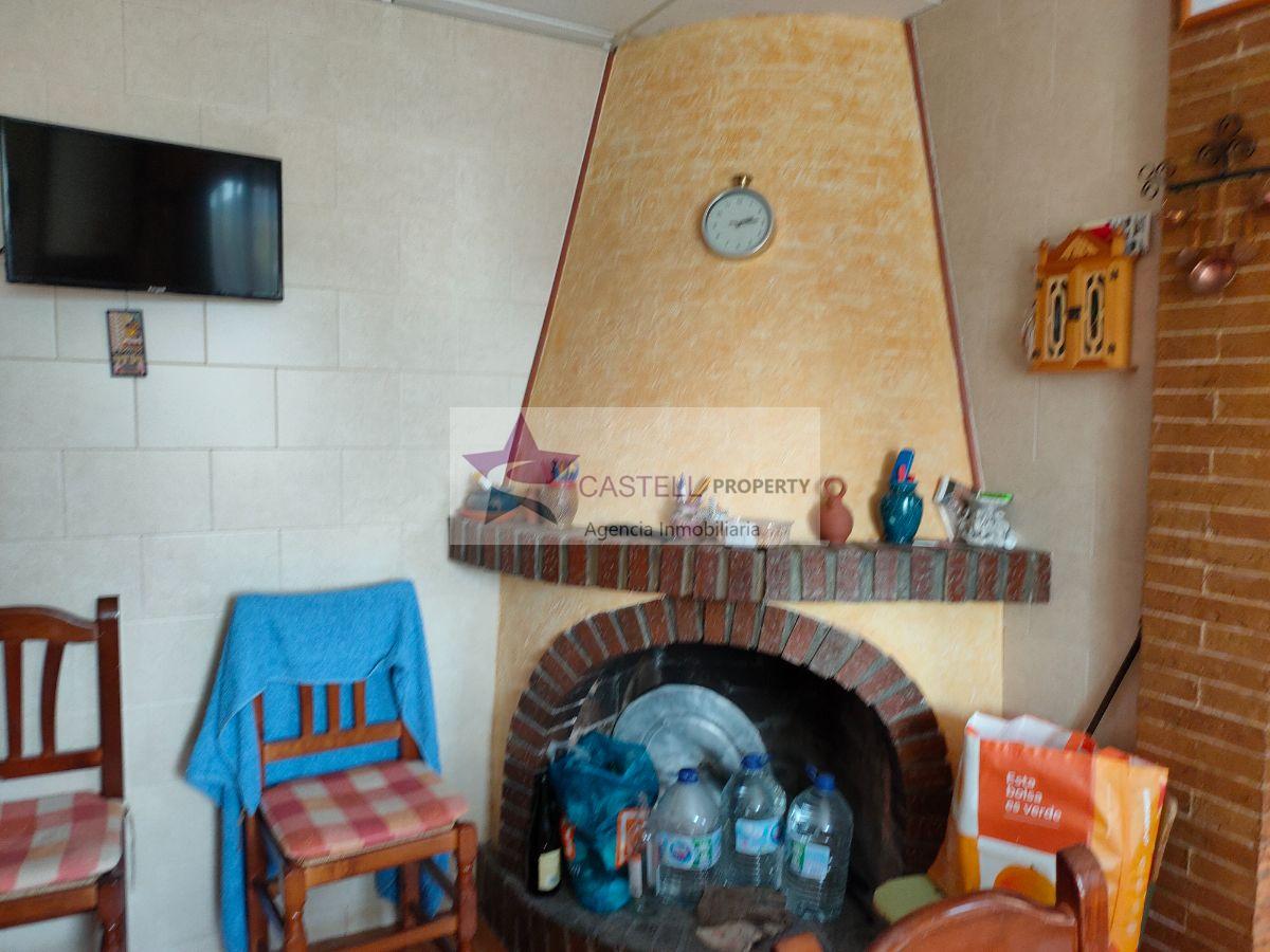 For sale of house in Algueña
