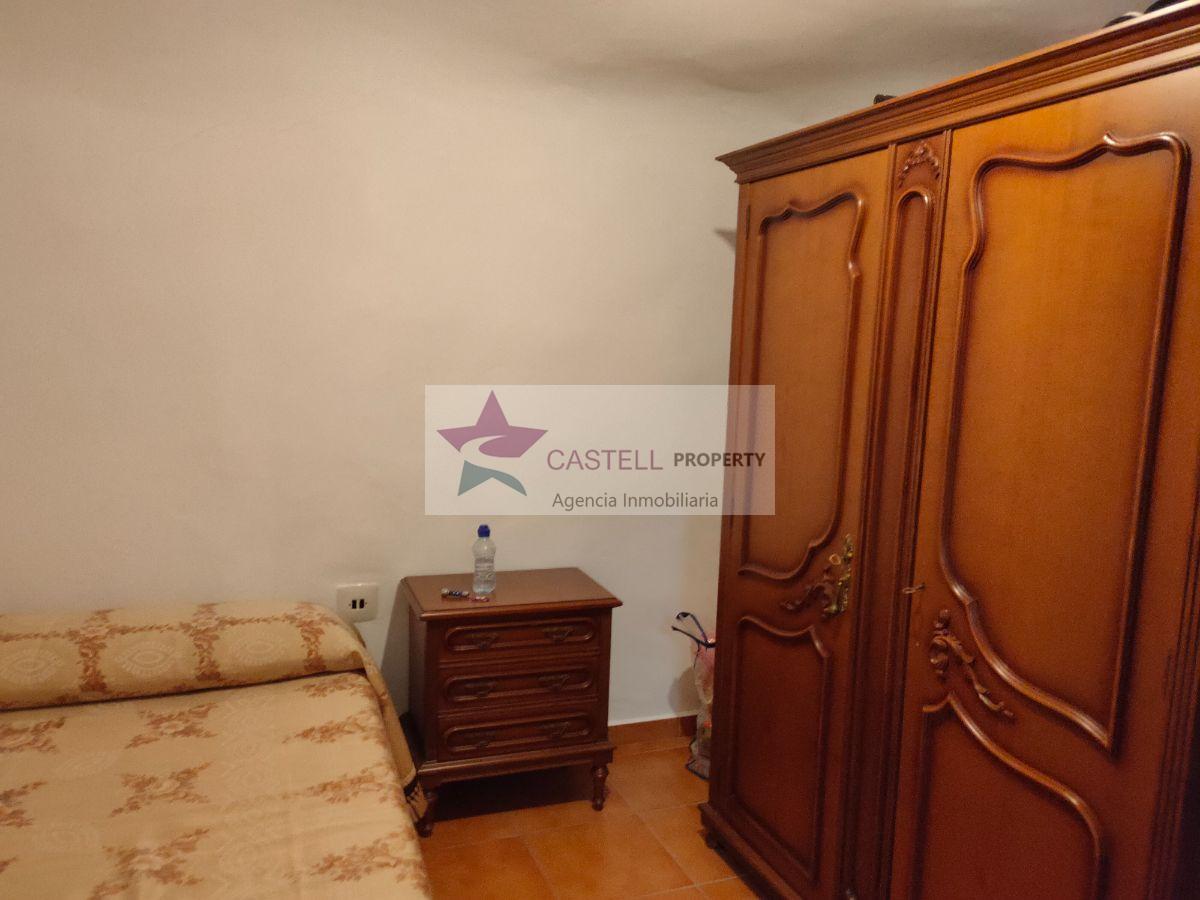 For sale of house in Algueña