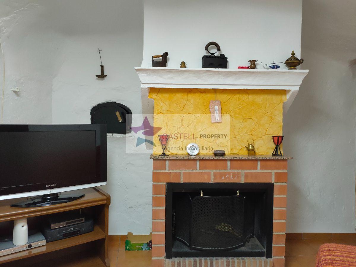 For sale of house in Algueña