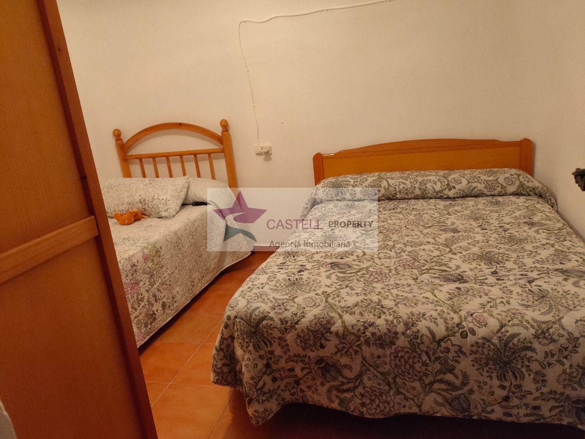 For sale of house in Algueña