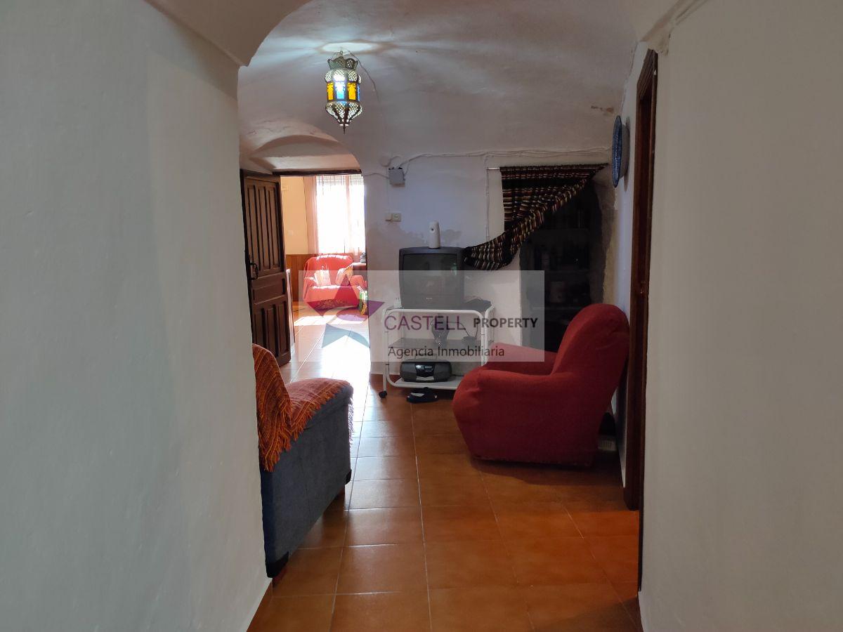 For sale of house in Algueña