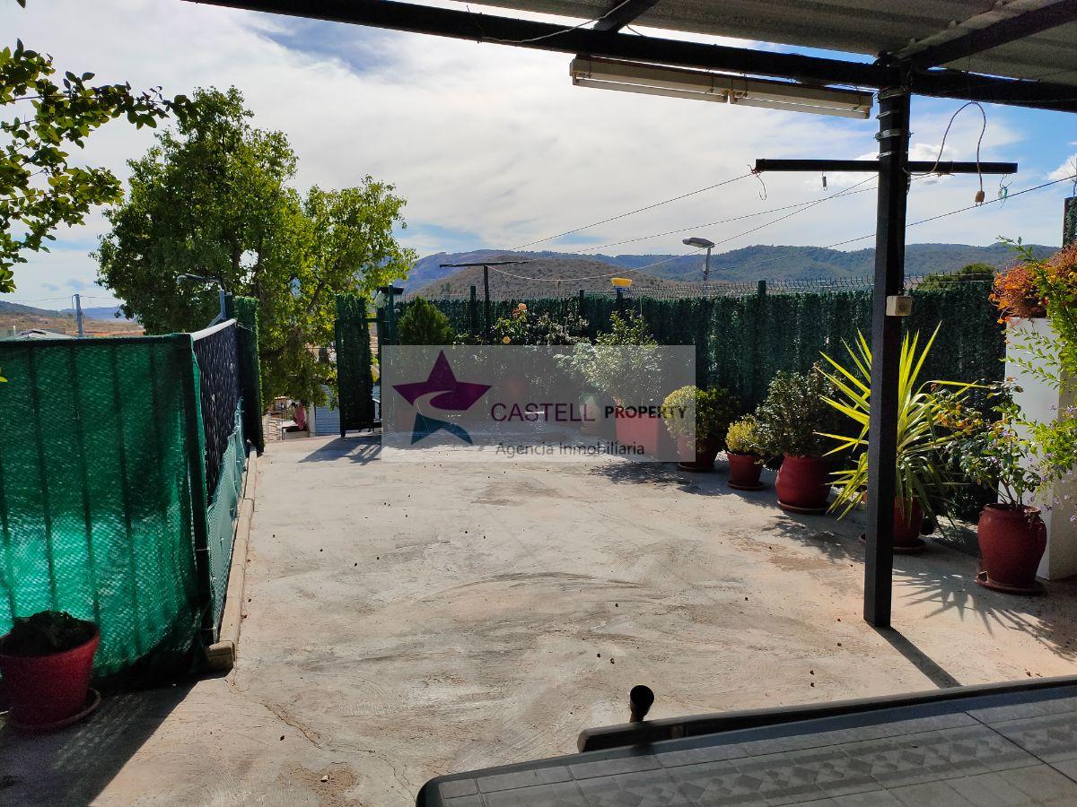 For sale of house in Algueña