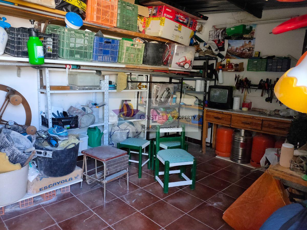 For sale of house in Algueña