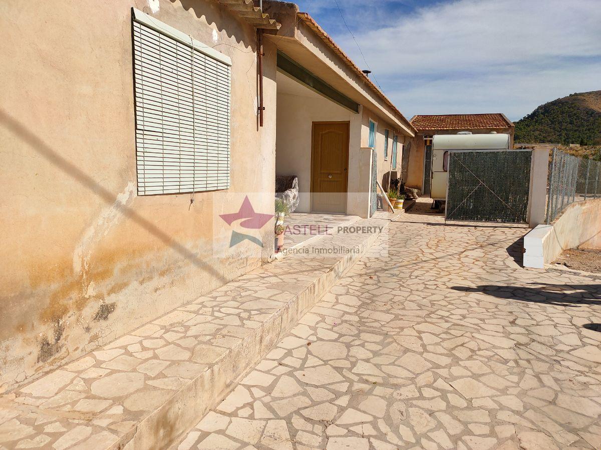 For sale of house in Algueña