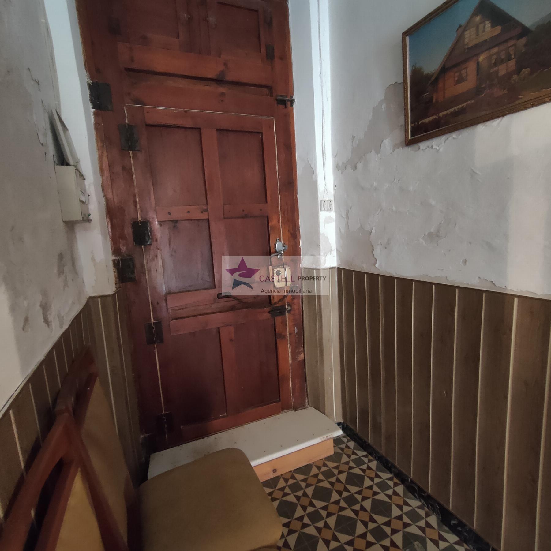 For sale of house in Algueña