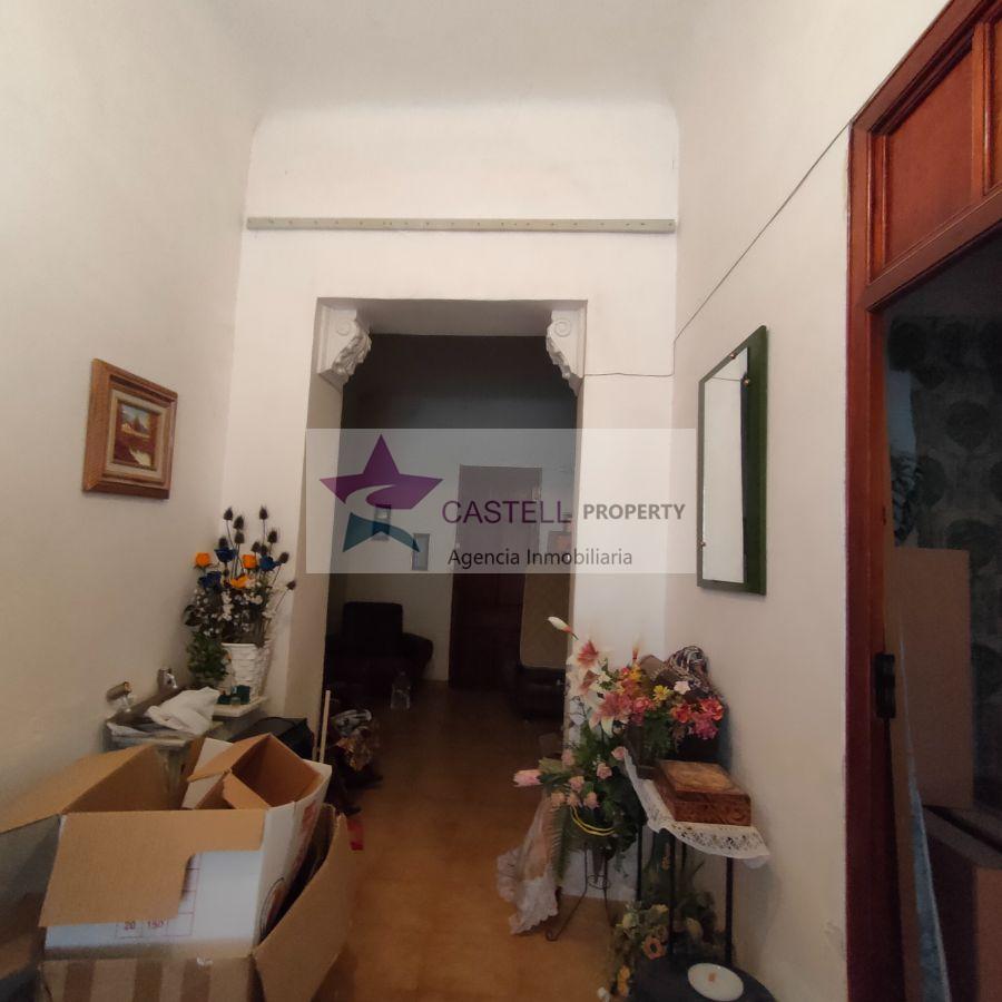 For sale of house in Algueña