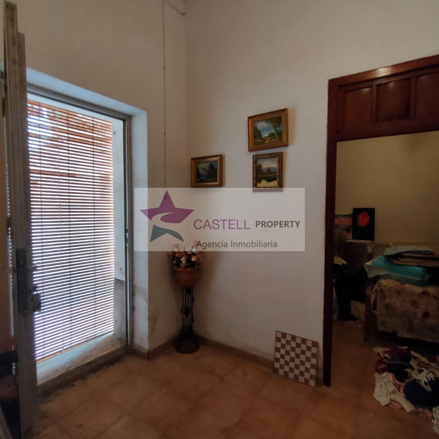 For sale of house in Algueña