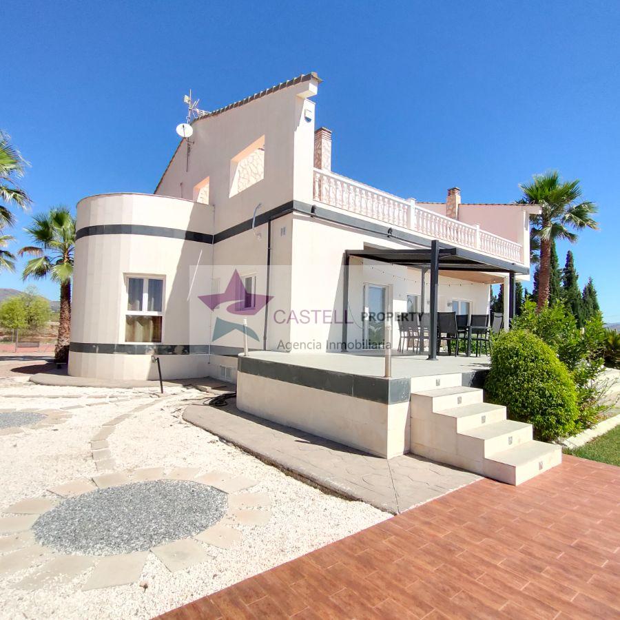 For sale of chalet in Novelda