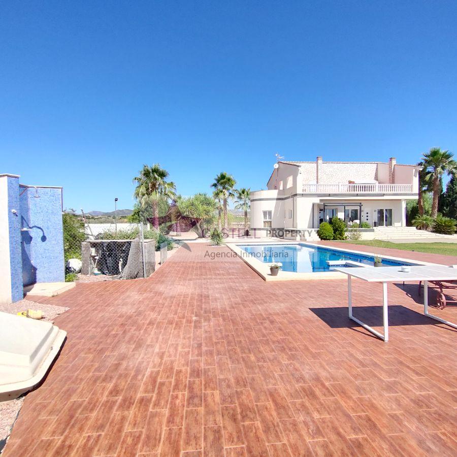 For sale of chalet in Novelda