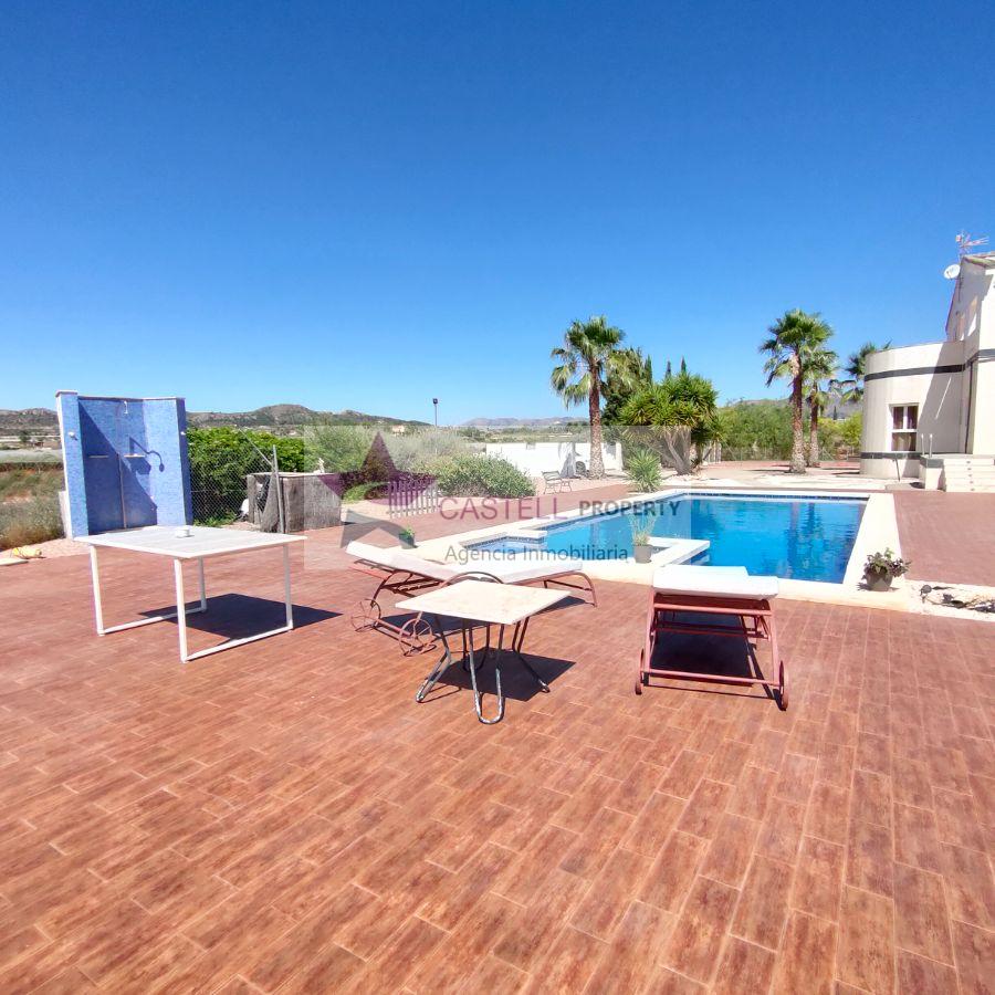 For sale of chalet in Novelda