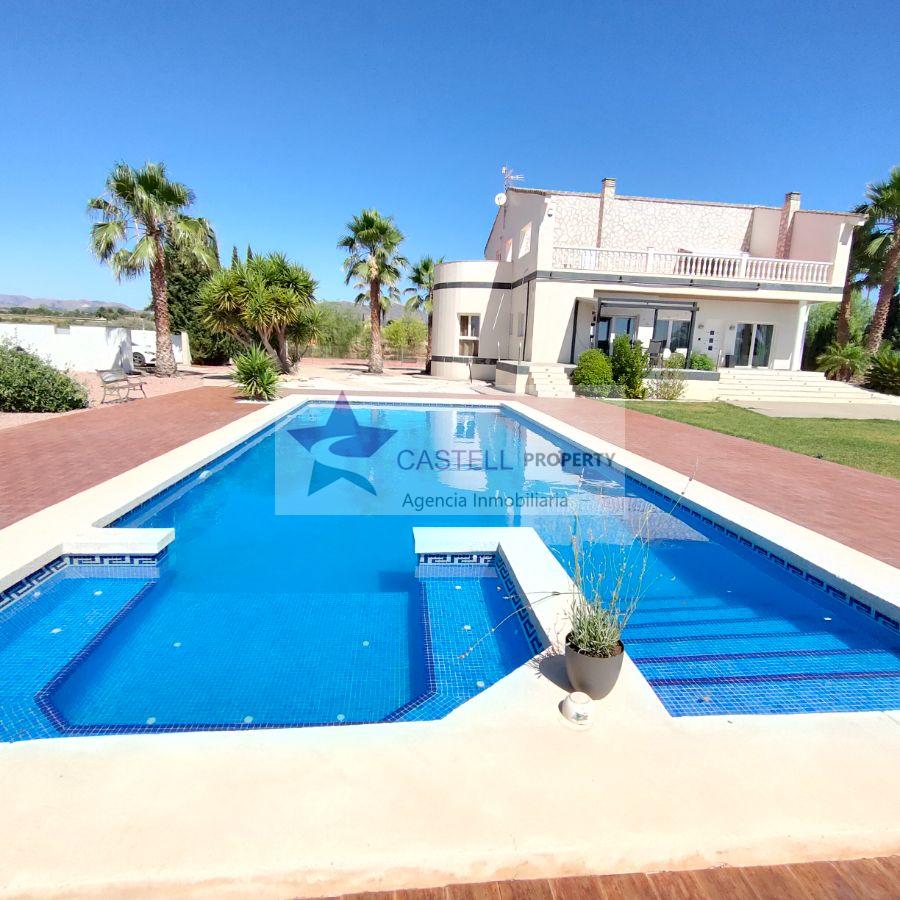 For sale of chalet in Novelda