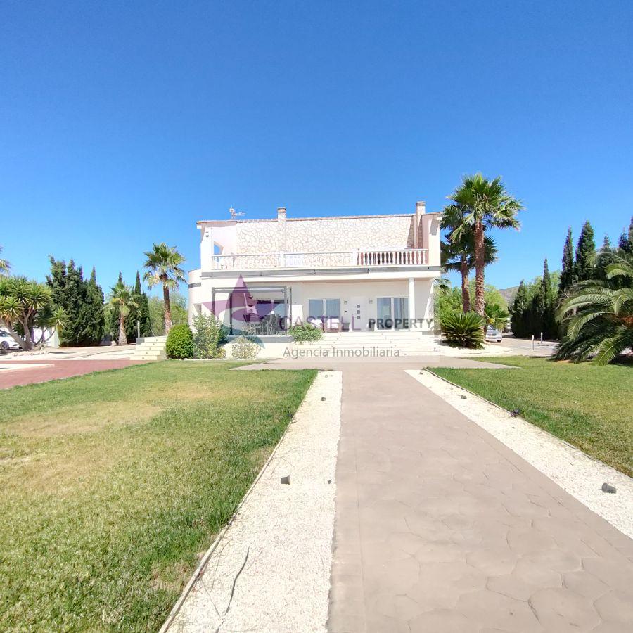 For sale of chalet in Novelda