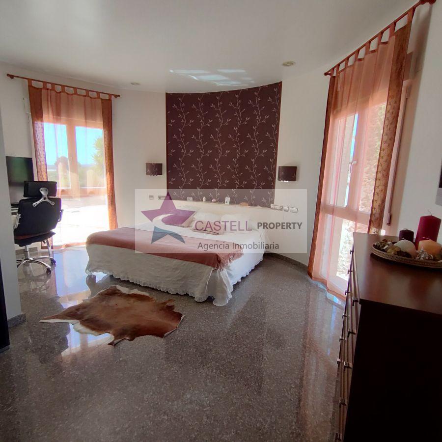 For sale of chalet in Novelda