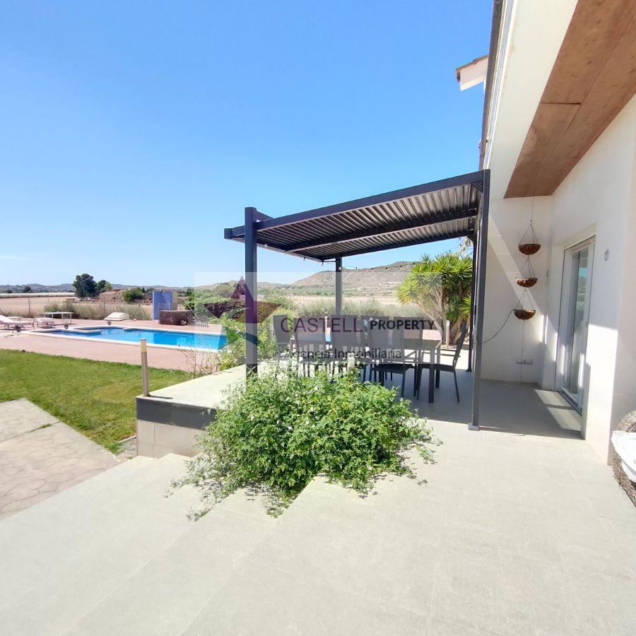 For sale of chalet in Novelda