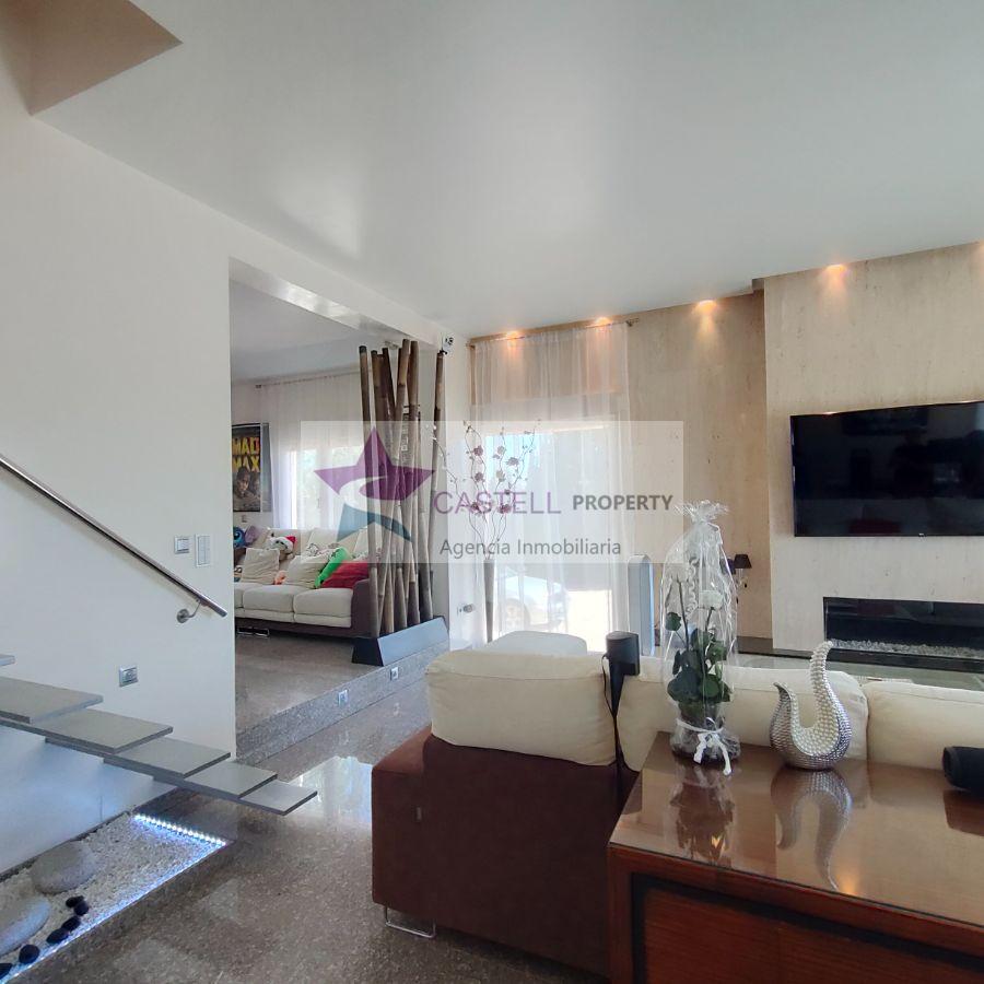 For sale of chalet in Novelda