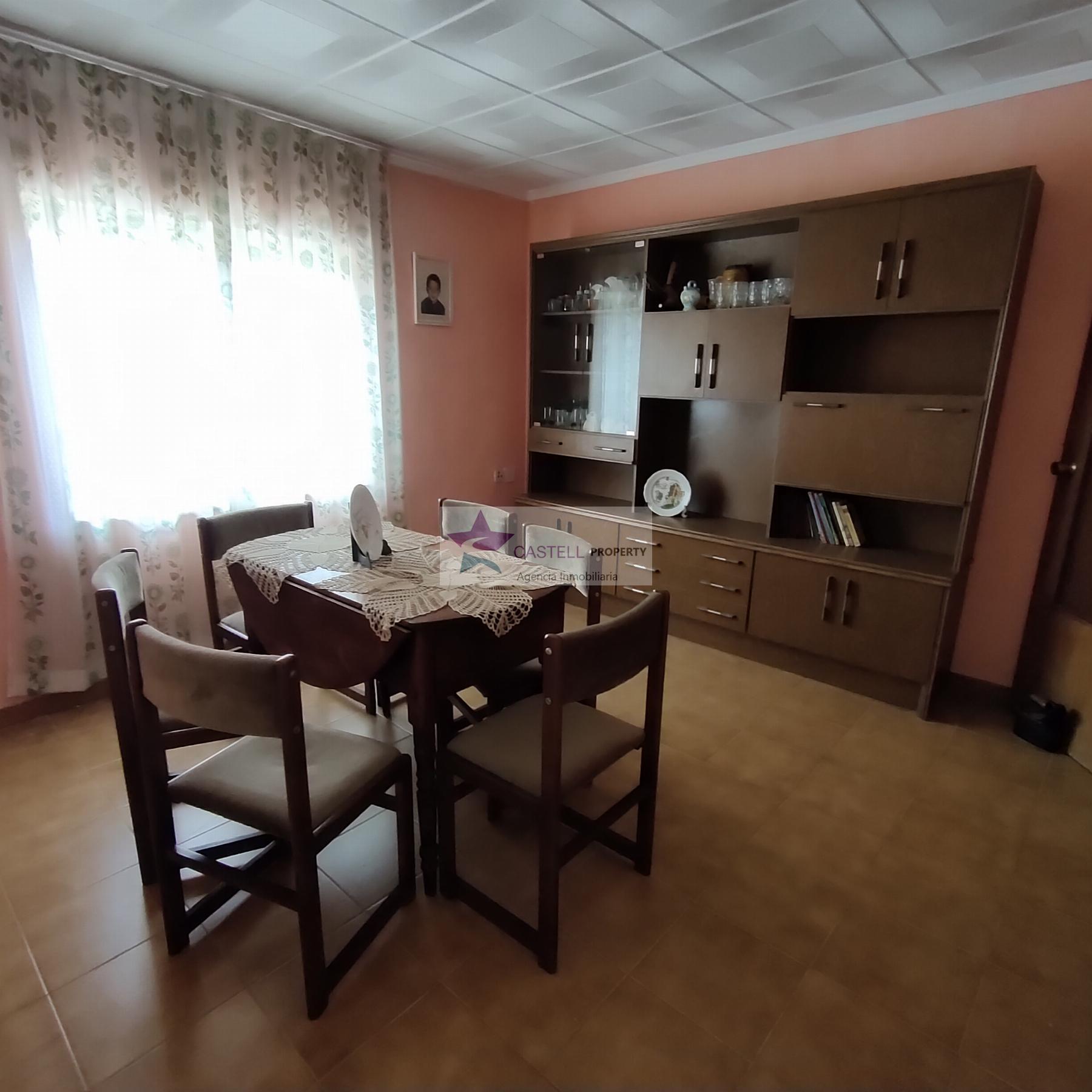 For sale of house in Algueña