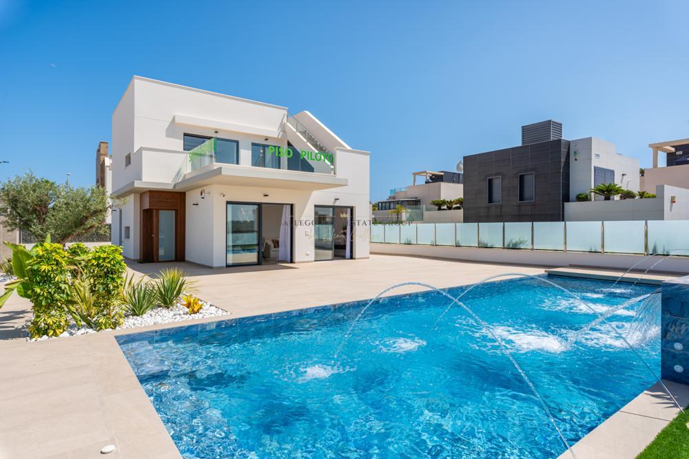 Venta de villa en Dehesa de Campoamor