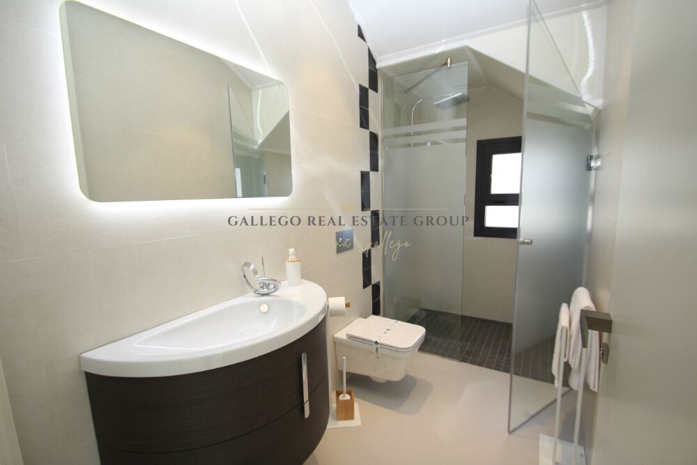 Venta de villa en San Miguel de Salinas